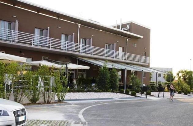 Eq Hotel Travagliato Exterior foto