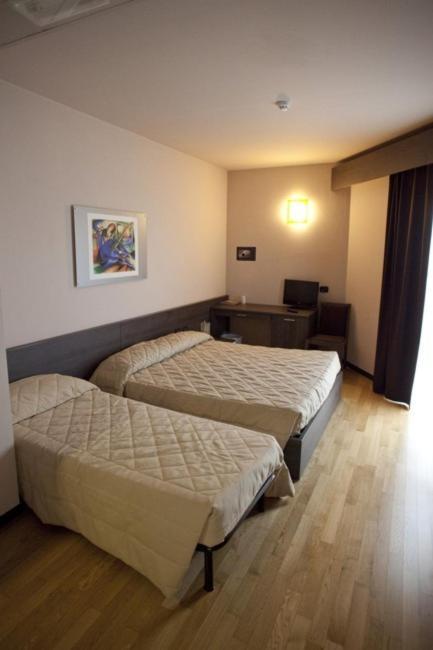 Eq Hotel Travagliato Zimmer foto